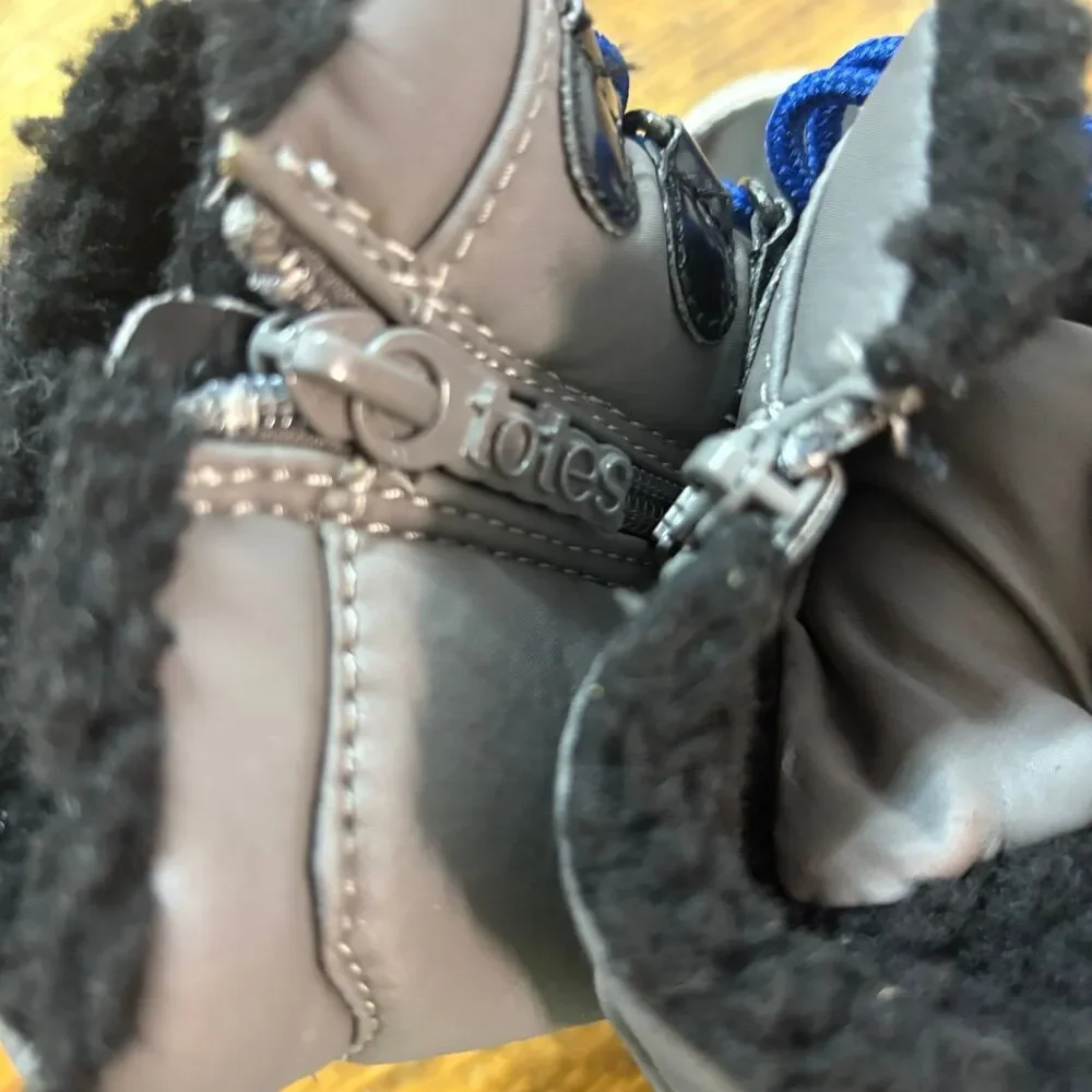 Totes Gray And Black Snow Boots‎ Size 8
